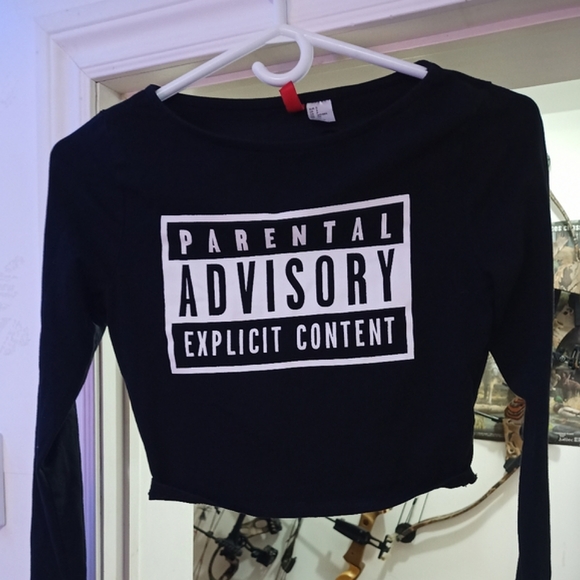 Crop top - Picture 2 of 3